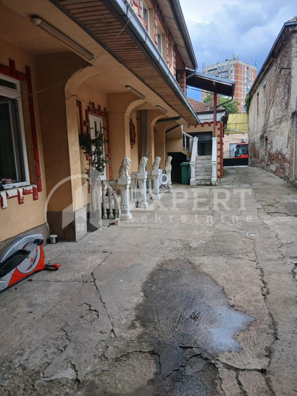 Slika 5 - Jovana Ristića,  Kuća za izdavanje, 800m2, 4.500€