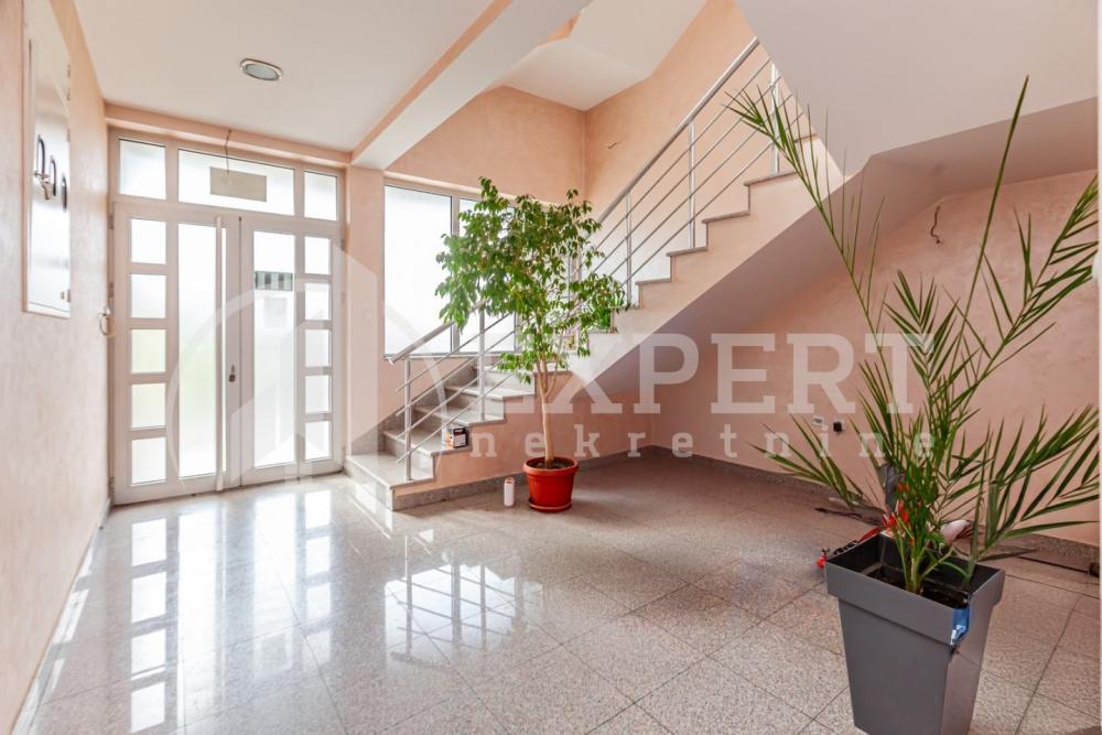 Slika 8 - Pribojska,  Lokal za izdavanje, 650m2, 2.500€