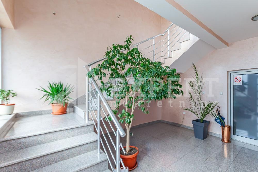 Slika 9 - Pribojska,  Lokal za izdavanje, 650m2, 2.500€