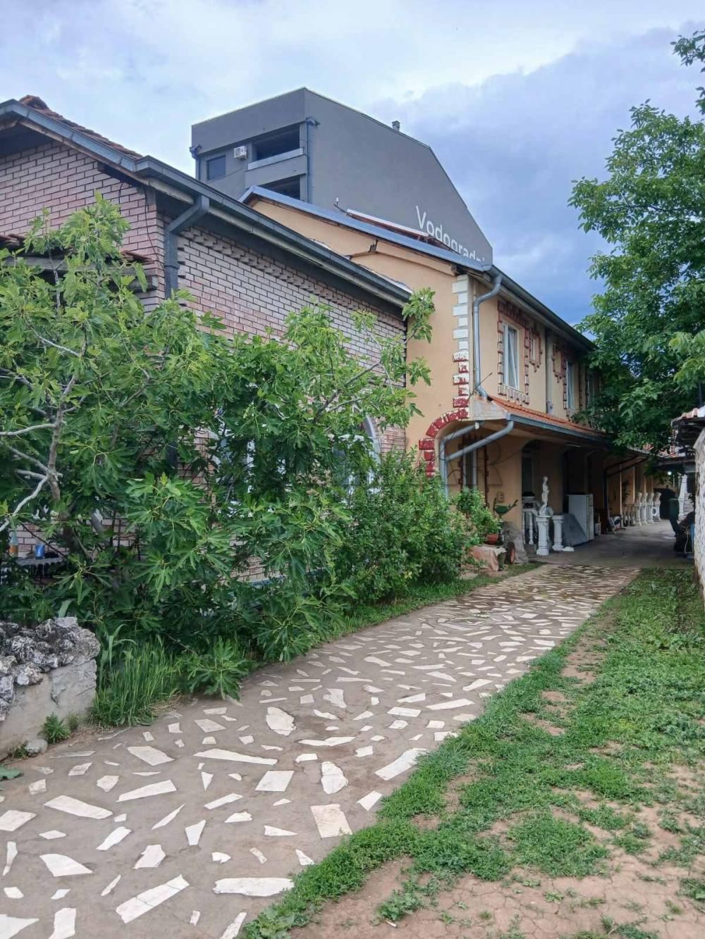 Slika 4 - Jovana Ristića,  Kuća za izdavanje, 800m2, 4.500€