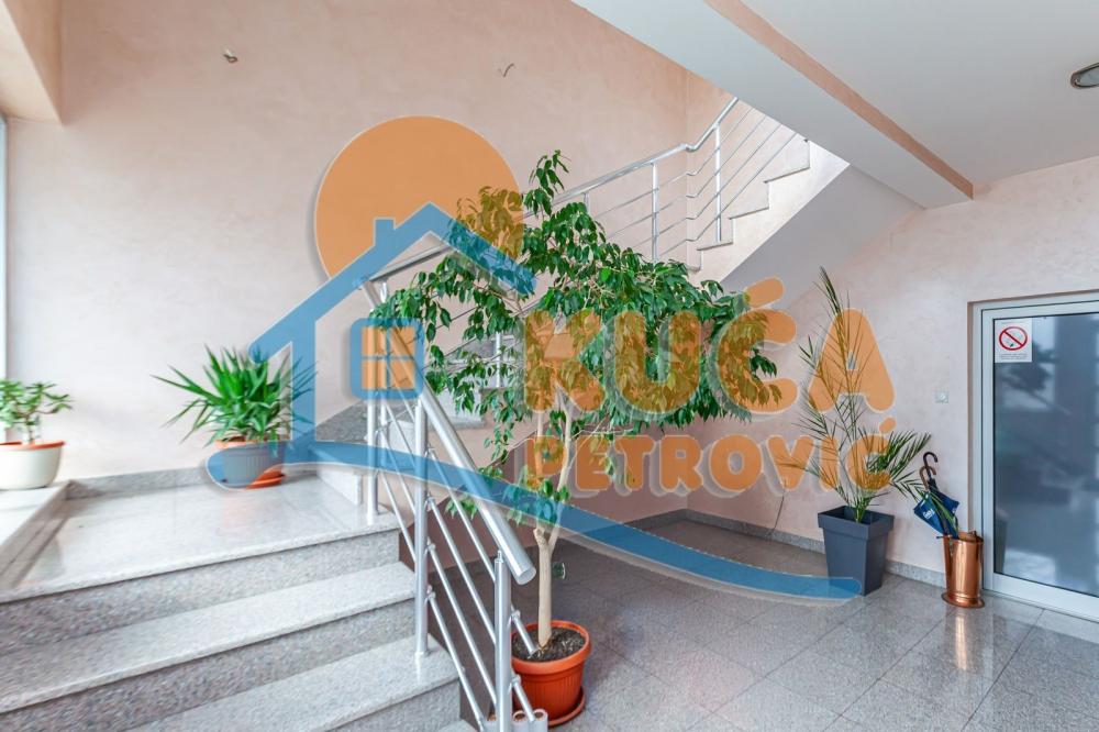 Slika 9 - Pribojska,  Lokal za izdavanje, 650m2, 2.500€