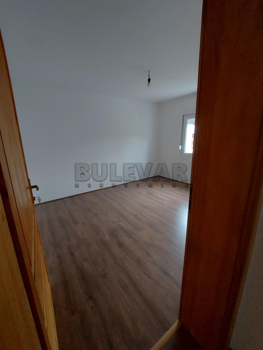 Slika 2 - Brzi Brod, Troiposoban stan za izdavanje, 117m2, 550€