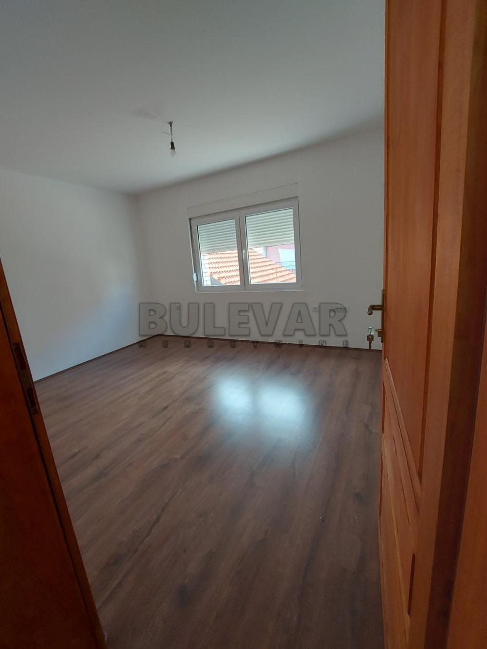 Slika 11 - Brzi Brod, Troiposoban stan za izdavanje, 117m2, 550€