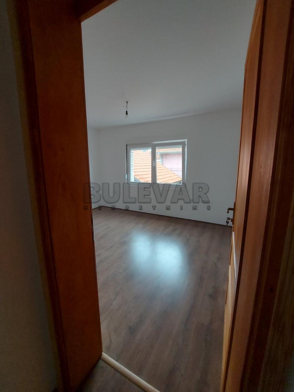 Slika 2 - Brzi Brod, Troiposoban stan za izdavanje, 117m2, 550€