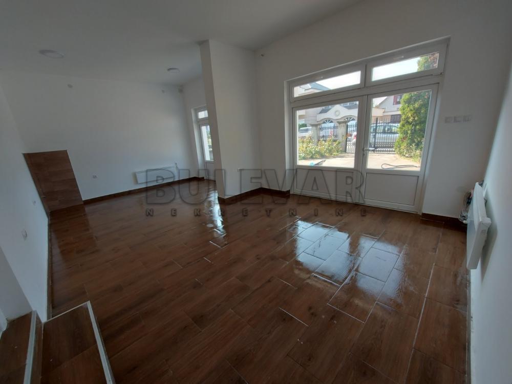 Glavna slika -Brzi Brod, Četvorosoban stan za izdavanje, 104m2, 550€
