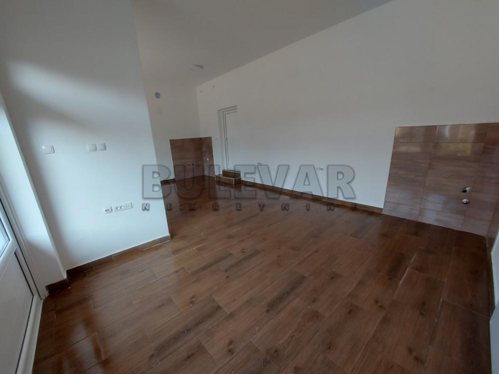 Slika 2 - Brzi Brod, Četvorosoban stan za izdavanje, 104m2, 550€