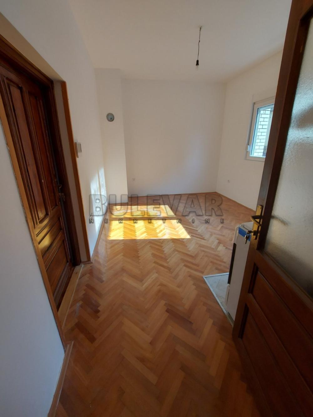 Slika 8 - Brzi Brod, Četvorosoban stan za izdavanje, 104m2, 550€