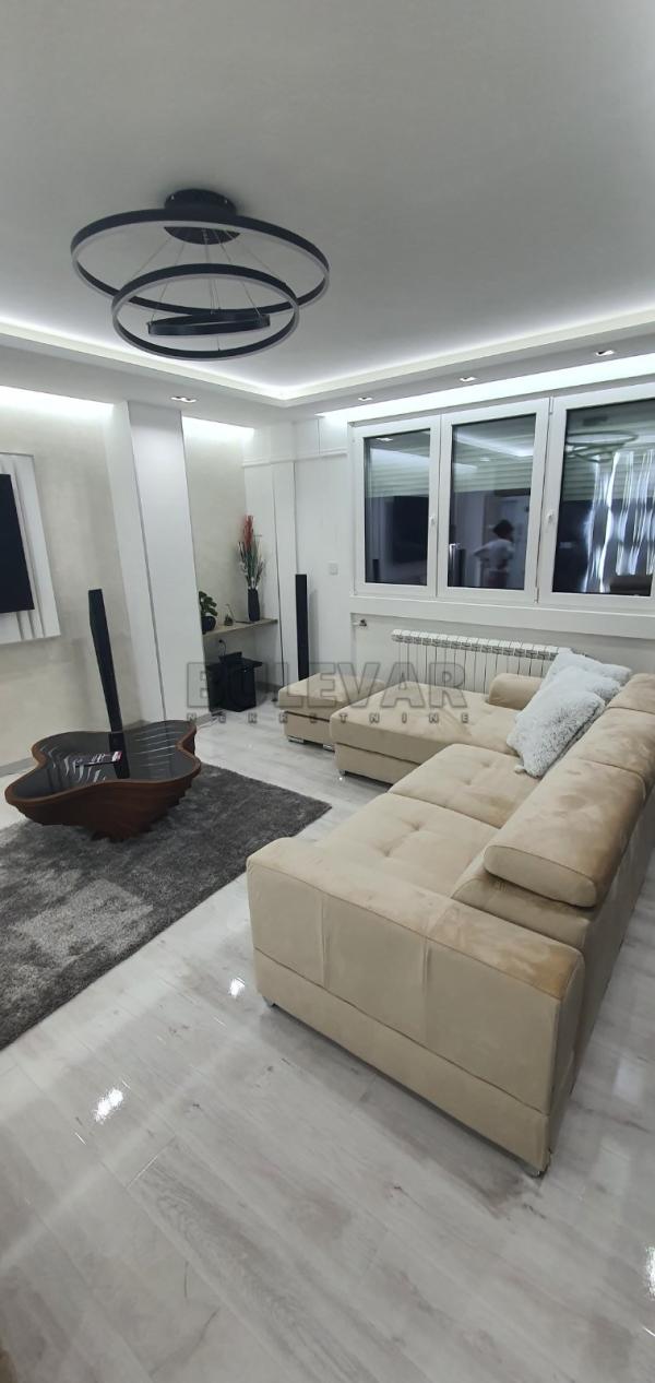 Slika 1 - Strahinjića Bana, Trosoban stan za izdavanje, 85m2, 1.100€