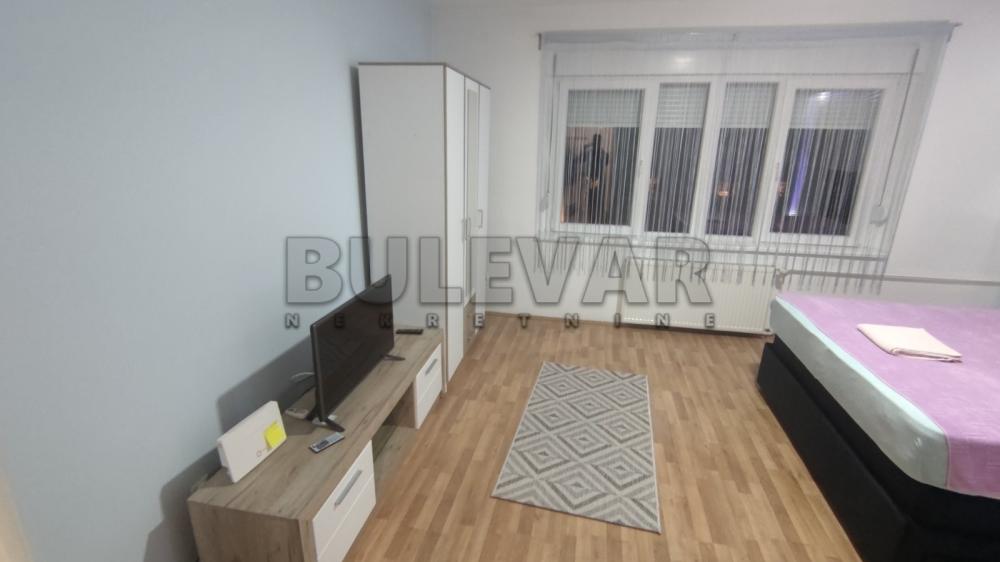 Slika 10 - Trg Pavla Stojkovića, Dvoiposoban stan za izdavanje, 74m2, 450€