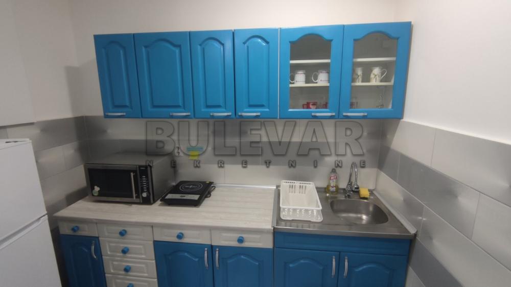 Slika 2 - Trg Pavla Stojkovića, Dvoiposoban stan za izdavanje, 74m2, 450€