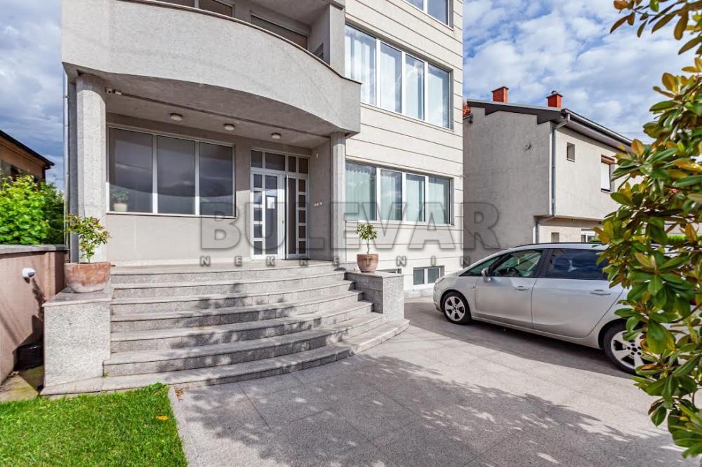 Slika 1 - Pribojska,  Lokal za izdavanje, 650m2, 2.500€