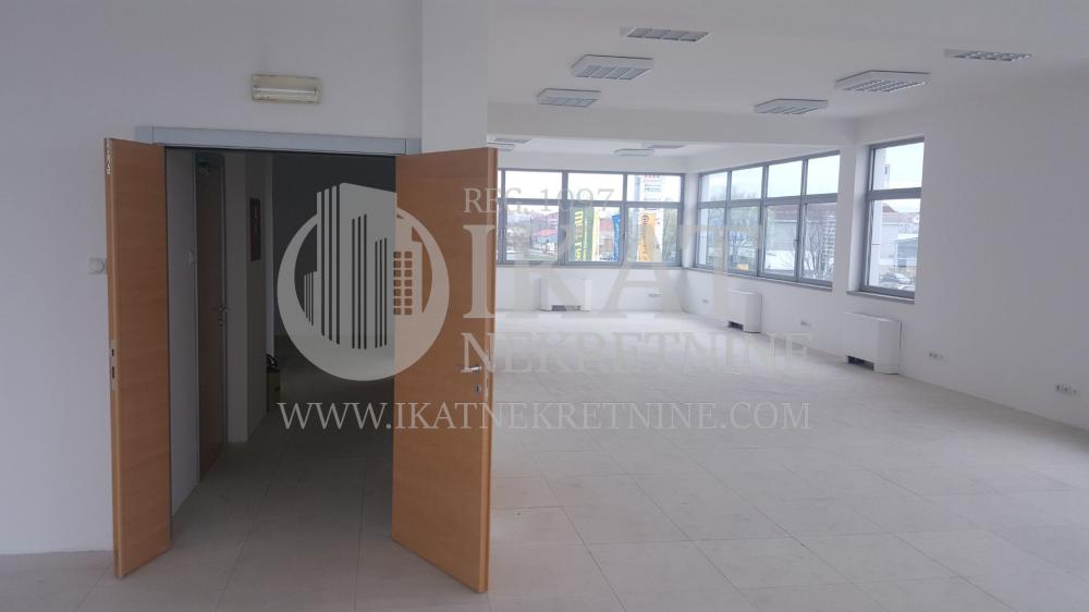 Slika 1 - Autoput za Novi Sad,  Lokal za izdavanje, 100m2, 700€