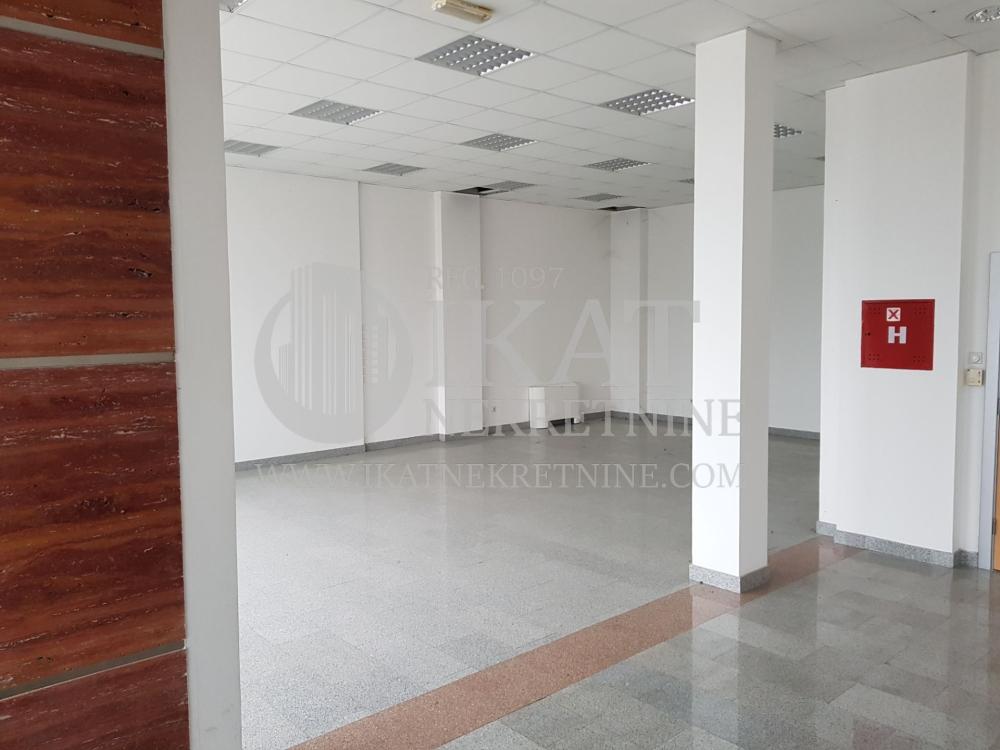 Slika 8 - Autoput za Novi Sad,  Lokal za izdavanje, 100m2, 700€