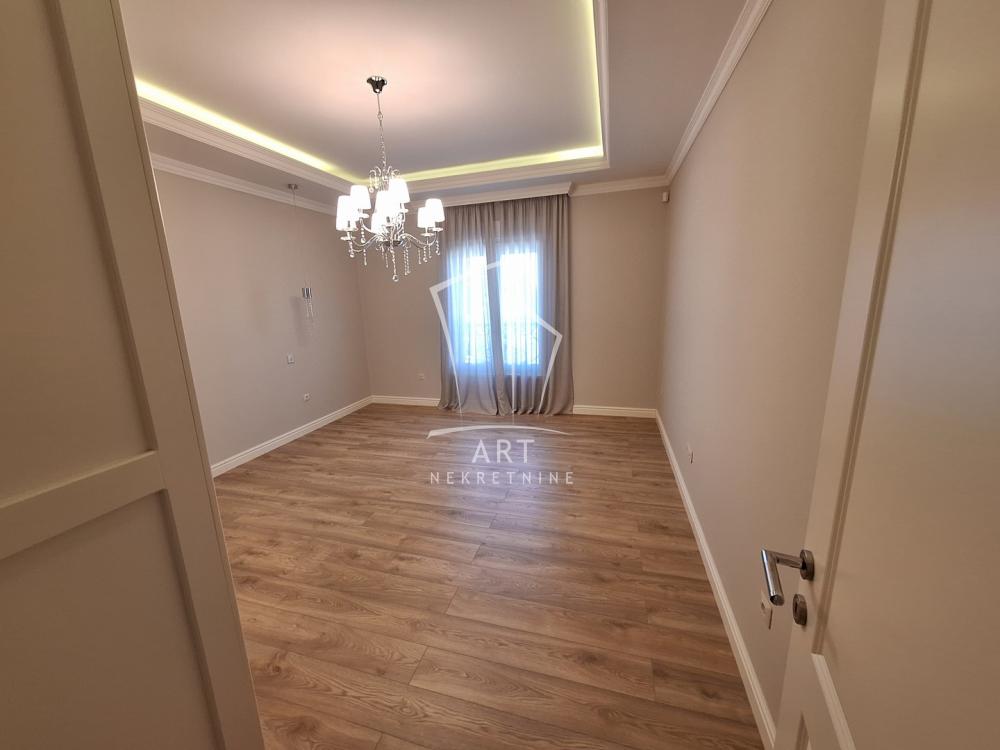 Slika 10 - Brzakova, Petosoban stan za izdavanje, 150m2, 4.500€