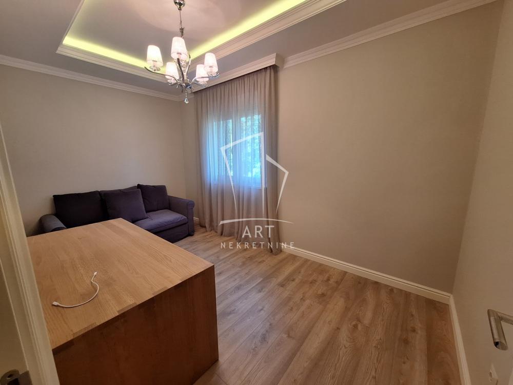Slika 8 - Brzakova, Petosoban stan za izdavanje, 150m2, 4.500€