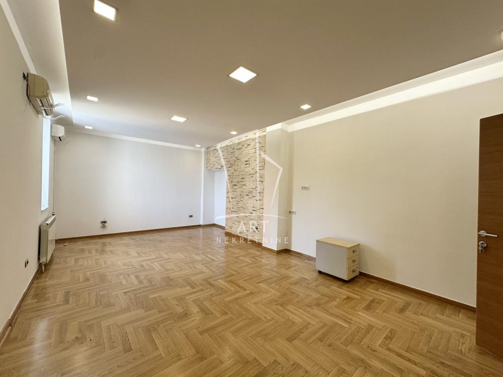 Slika 1 - Poenkareova,  Lokal za izdavanje, 650m2, 15.000€