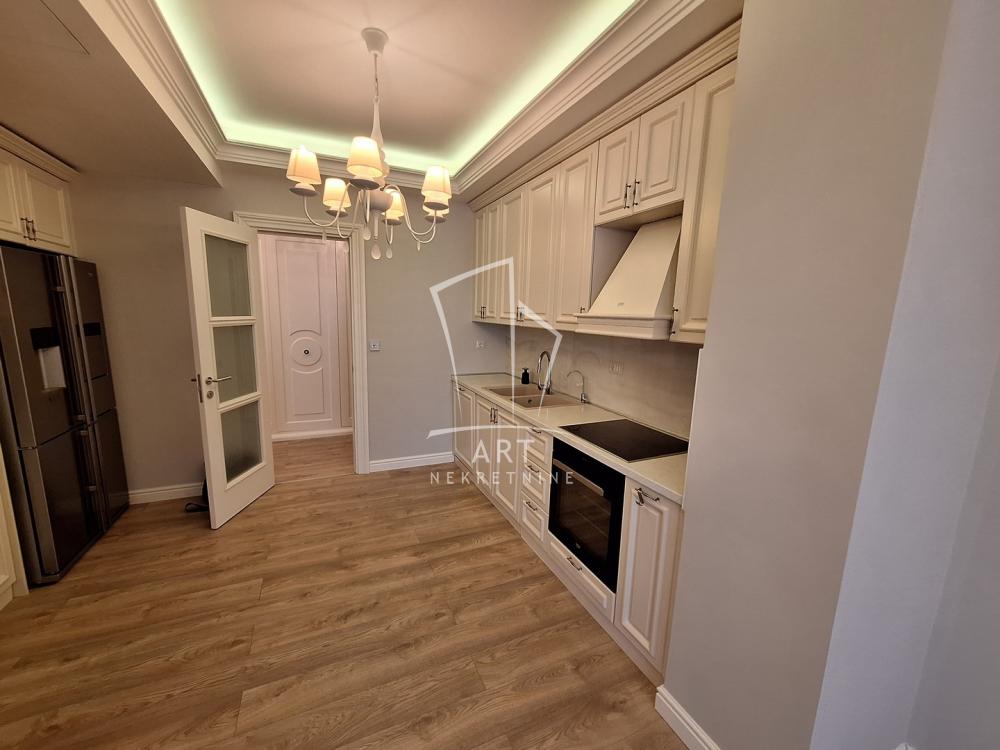 Slika 11 - Brzakova, Petosoban stan za izdavanje, 150m2, 4.500€