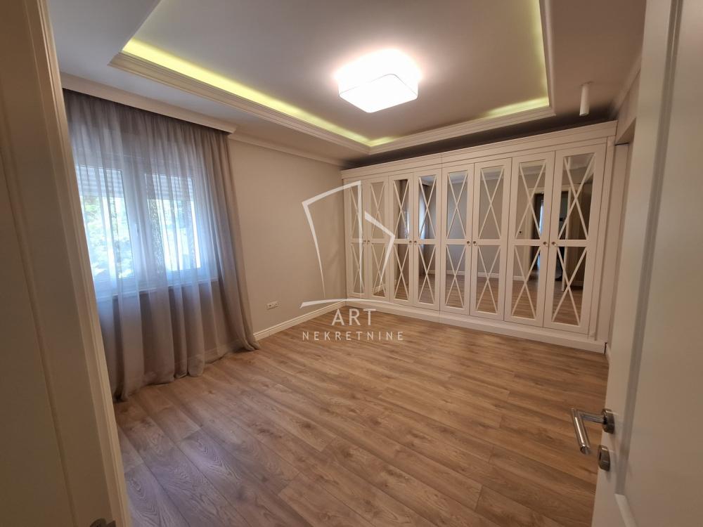 Slika 4 - Brzakova, Petosoban stan za izdavanje, 150m2, 4.500€