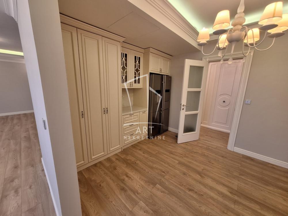 Slika 7 - Brzakova, Petosoban stan za izdavanje, 150m2, 4.500€