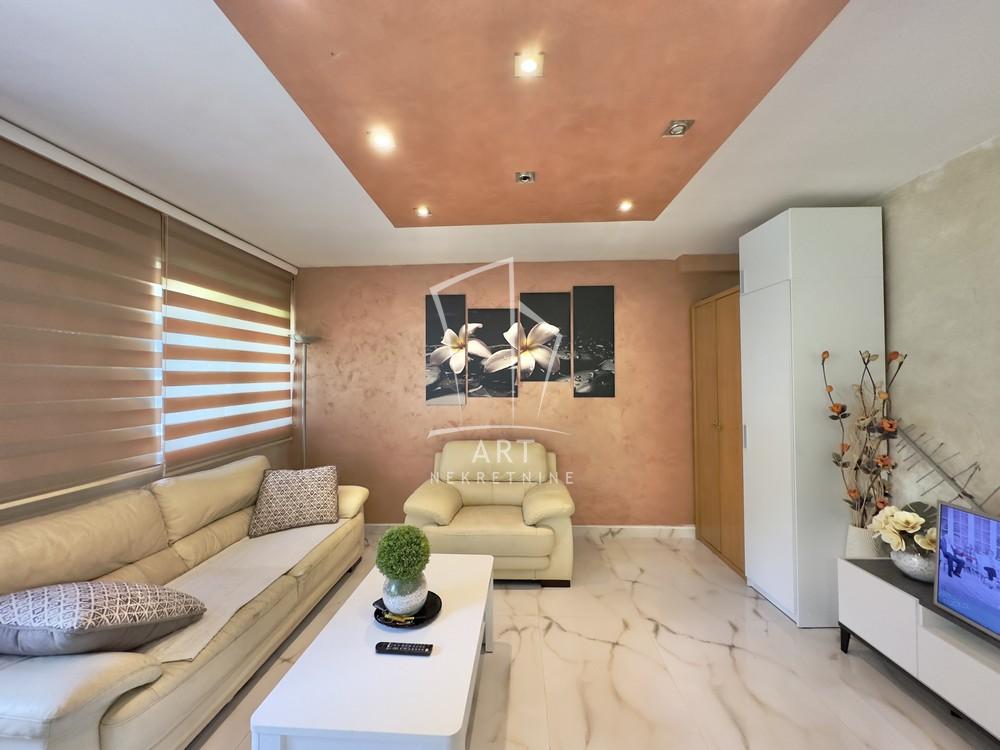 Slika 1 - Braće Savić, Trosoban stan na prodaju, 73m2, 125.000€