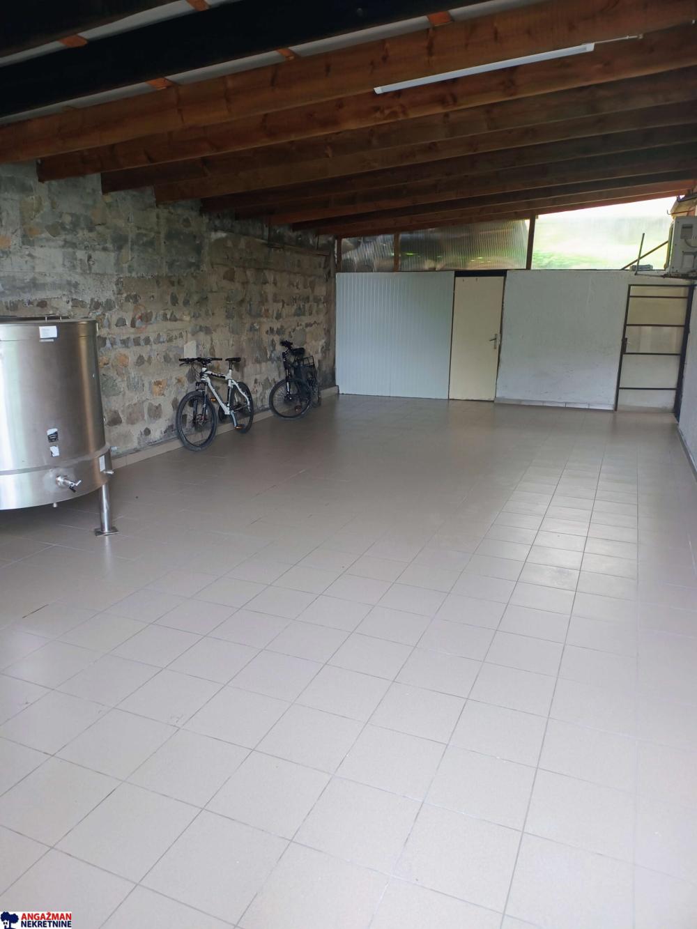 Slika 1 - Gostivarska,  Lokal za izdavanje, 240m2, 2.000€