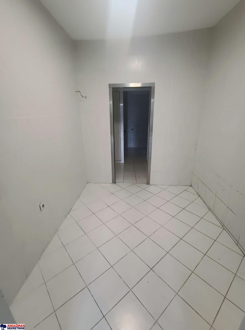 Slika 3 - Gostivarska,  Lokal za izdavanje, 240m2, 2.000€