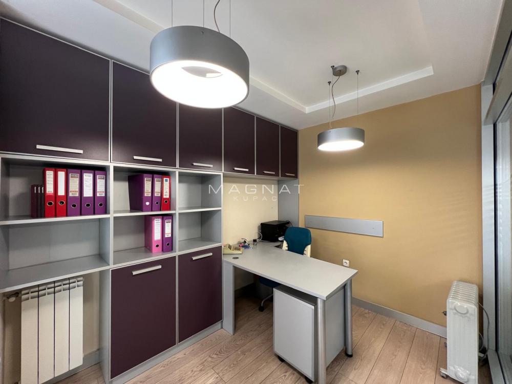 Slika 4 - Dimitrija Tucovića,  Lokal za izdavanje, 220m2, 3.000€