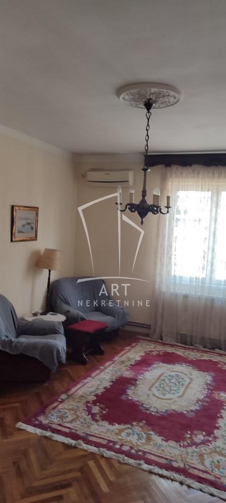 Slika 1 - Cara Dušana, Trosoban stan na prodaju, 85m2, 295.000€