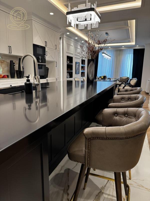 Glavna slika -Četvorosoban stan na prodaju, 260m2, 1.770.000€