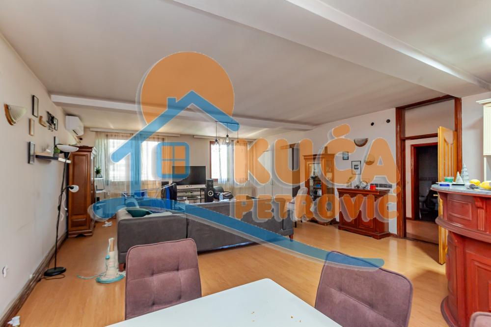 Glavna slika -Bulevar 12. februar,  Lokal na prodaju, 345m2, 650.000€