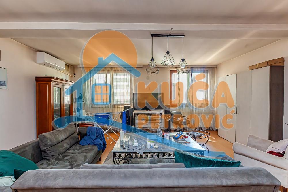 Slika 2 - Bulevar 12. februar,  Lokal na prodaju, 345m2, 650.000€