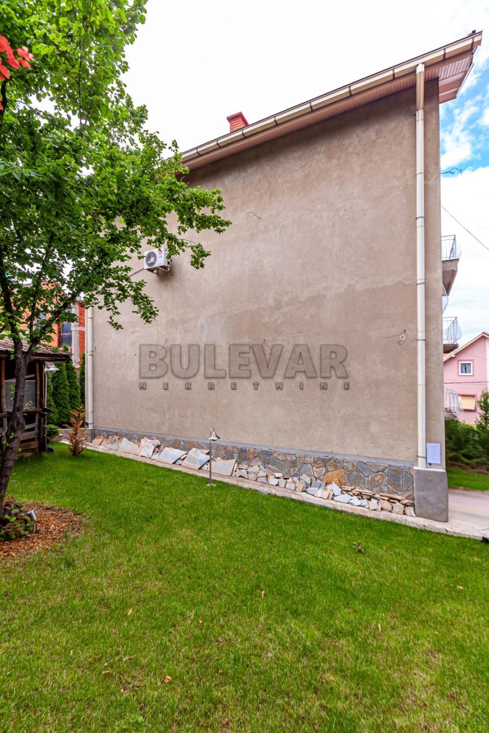 Slika 2 - Durmitorska,  Kuća na prodaju, 330m2, 290.000€