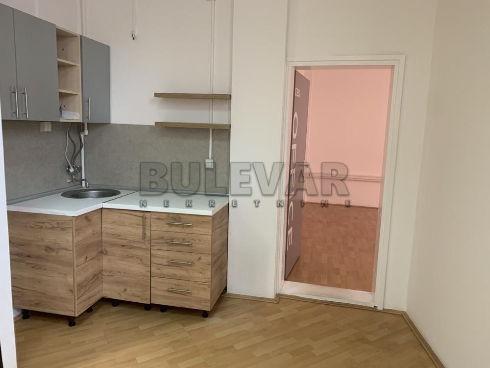 Slika 6 - Cara Dušana,  Lokal za izdavanje, 156m2, 1.200€