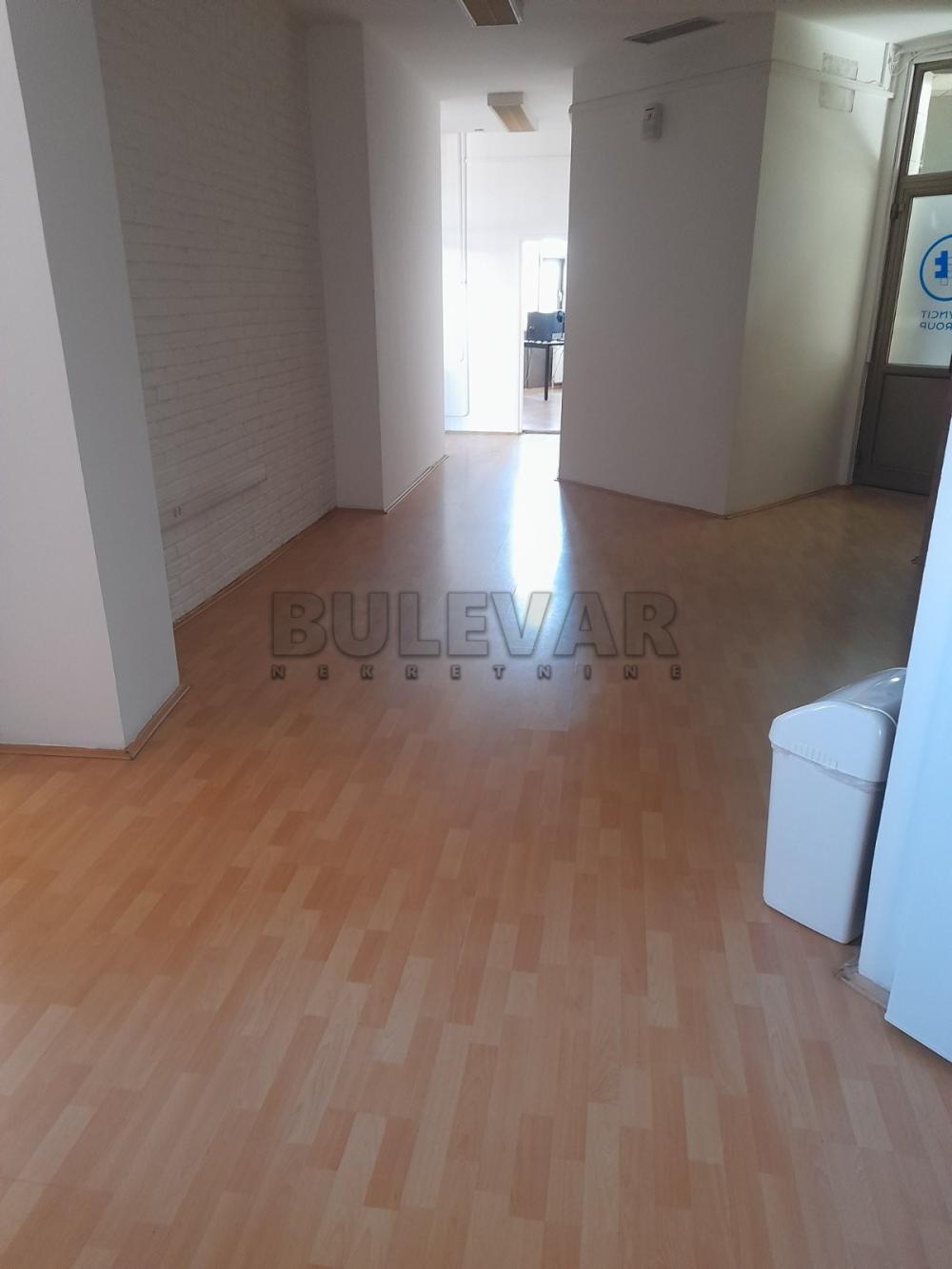 Slika 8 - Cara Dušana,  Lokal za izdavanje, 156m2, 1.200€