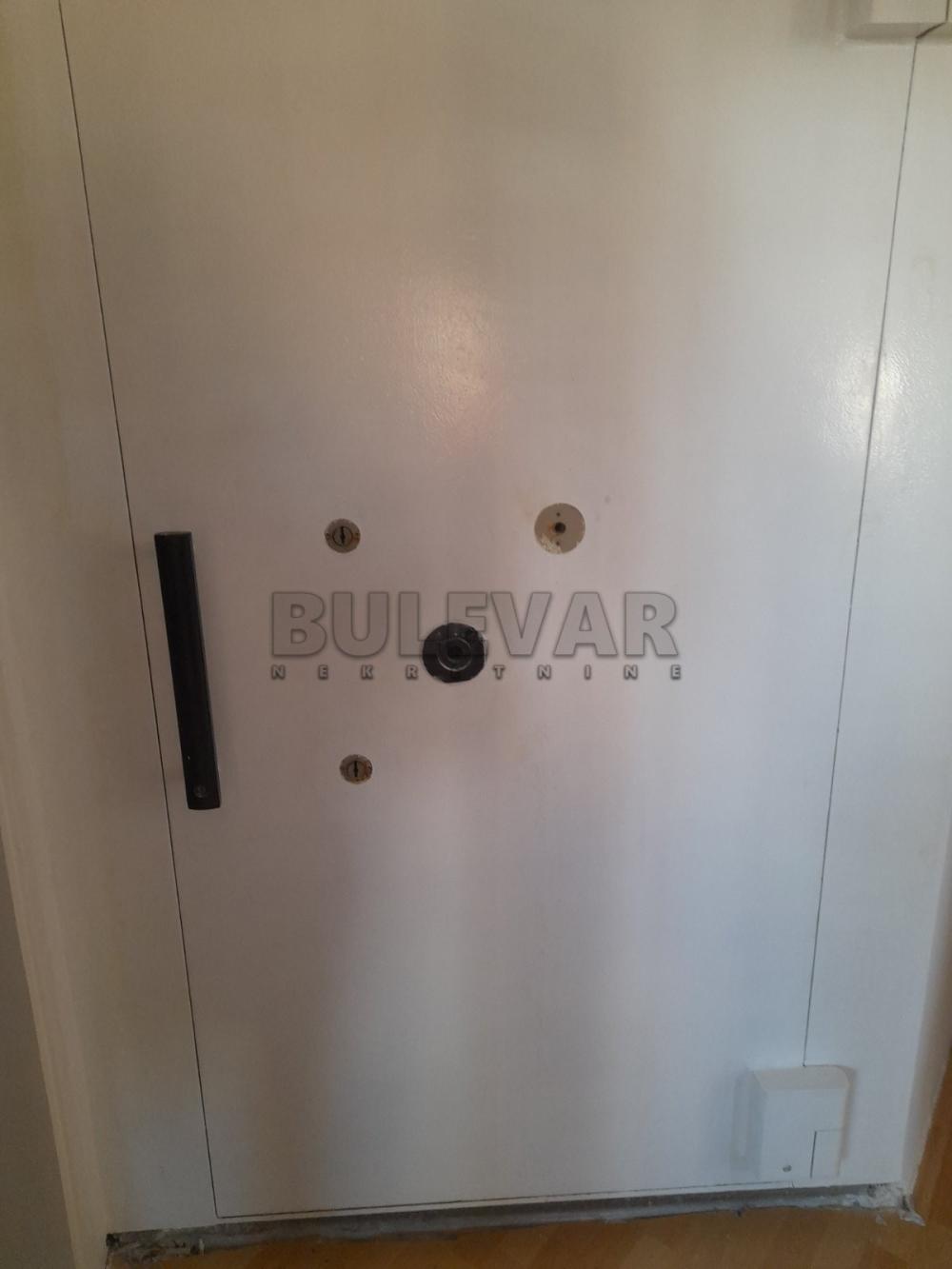 Slika 5 - Cara Dušana,  Lokal za izdavanje, 156m2, 1.200€