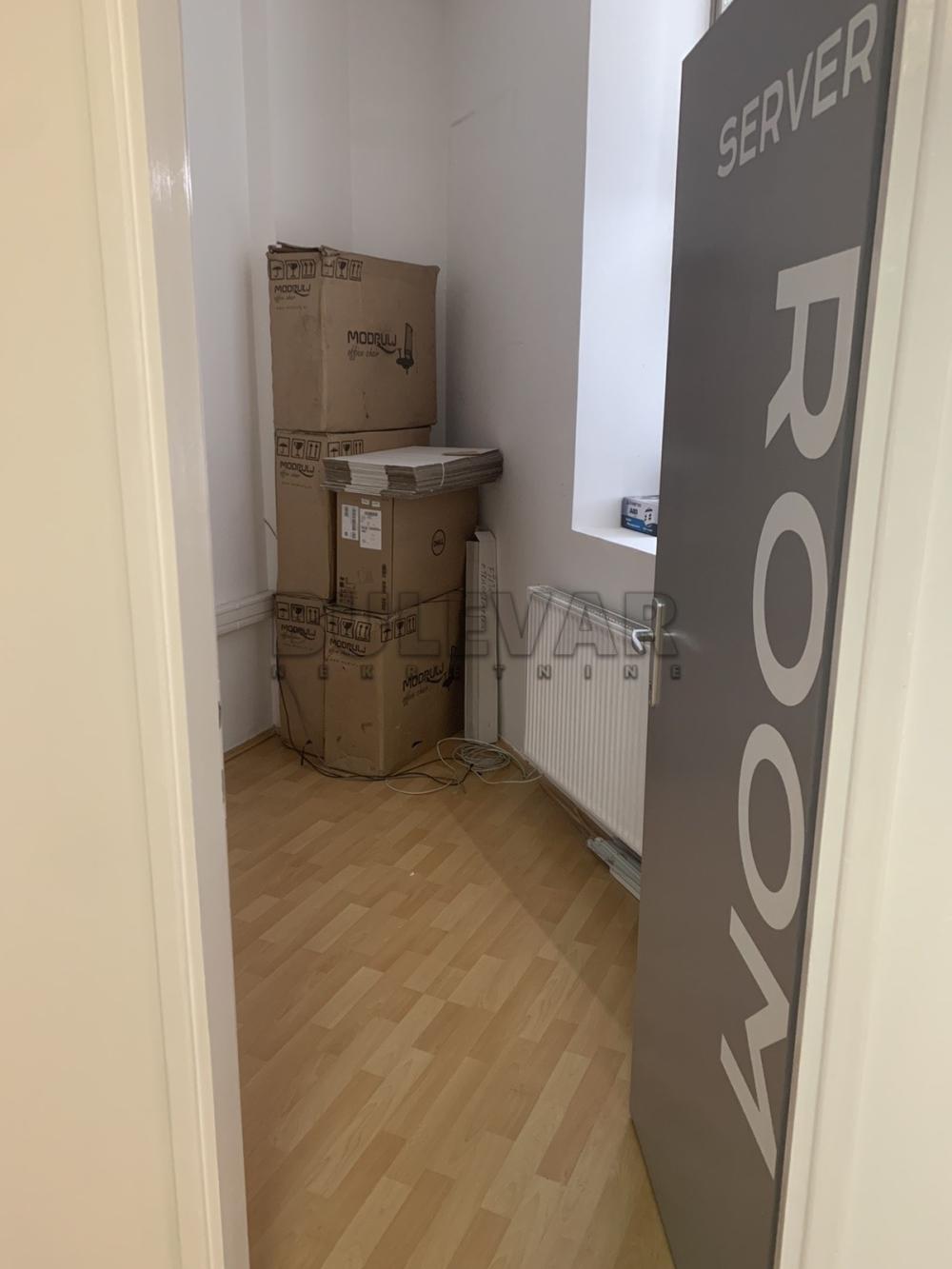 Slika 4 - Cara Dušana,  Lokal za izdavanje, 156m2, 1.200€