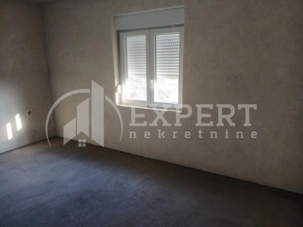 Slika 7 - Donjovlaška,  Kuća na prodaju, 230m2, 100.000€