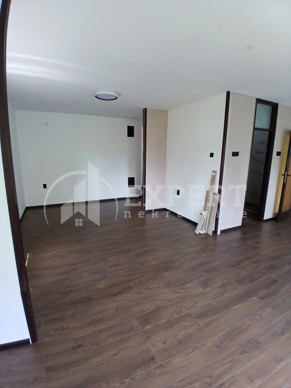 Slika 1 - Bulevar Nemanjića,  Lokal za izdavanje, 82m2, 500€