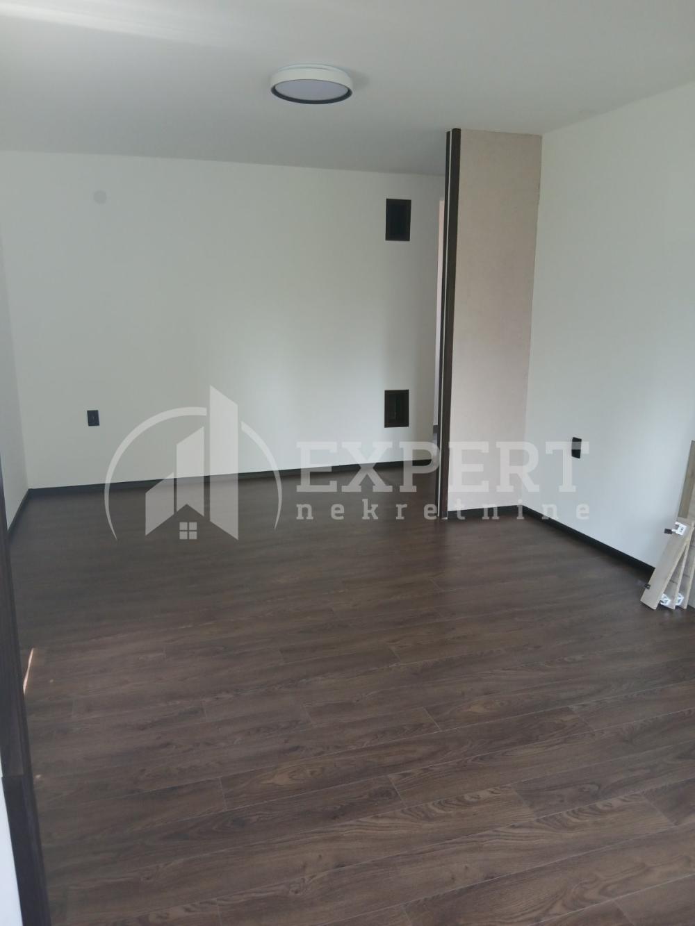 Slika 2 - Bulevar Nemanjića,  Lokal za izdavanje, 82m2, 500€