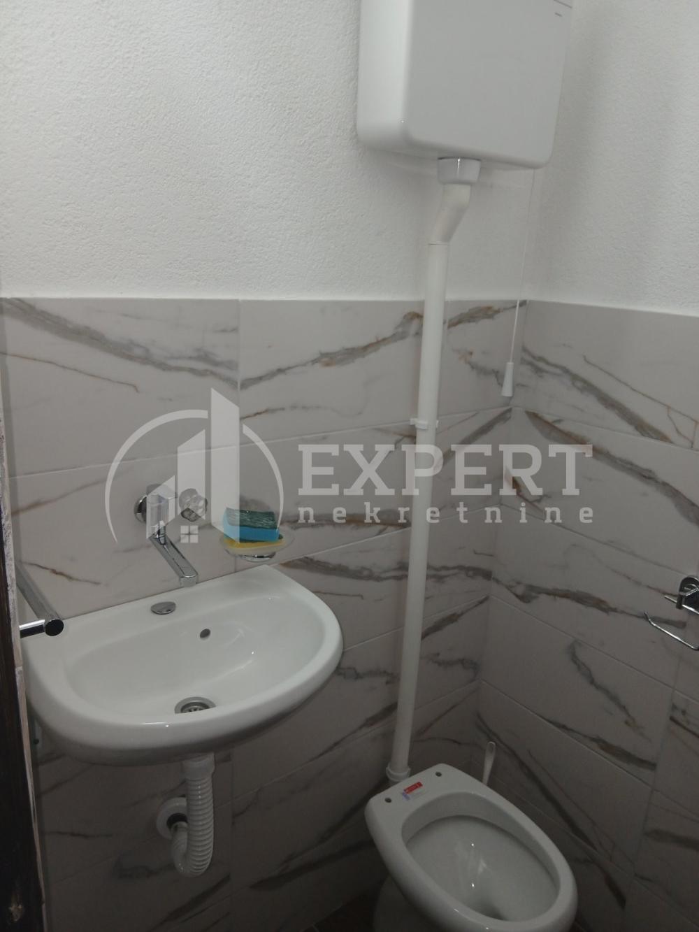 Slika 11 - Bulevar Nemanjića,  Lokal za izdavanje, 82m2, 500€