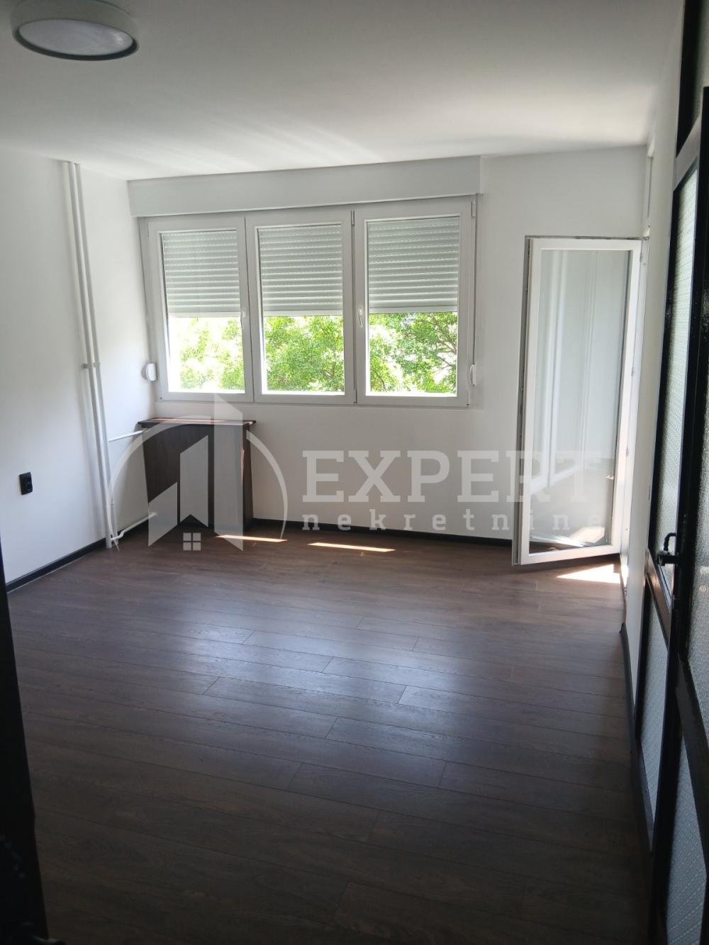 Slika 7 - Bulevar Nemanjića,  Lokal za izdavanje, 82m2, 500€