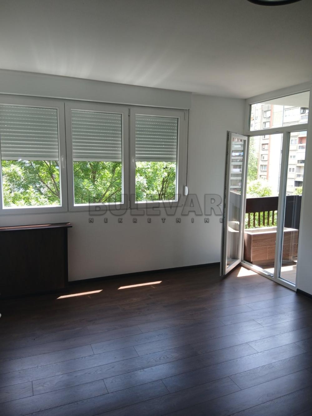 Slika 8 - Bulevar Nemanjića,  Lokal za izdavanje, 82m2, 500€