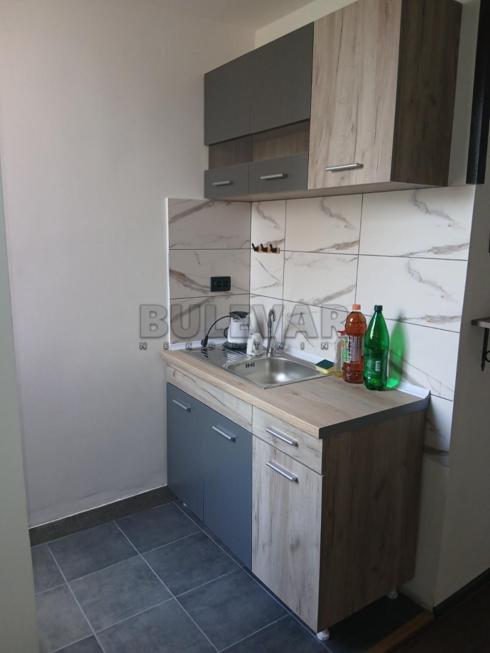 Slika 9 - Bulevar Nemanjića,  Lokal za izdavanje, 82m2, 500€