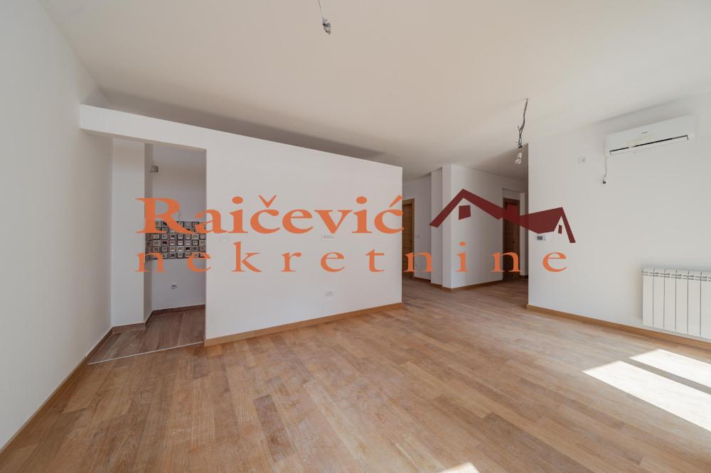 Slika 2 - Milisava Djurovica, Četvorosoban stan na prodaju, 82m2, 271.359€