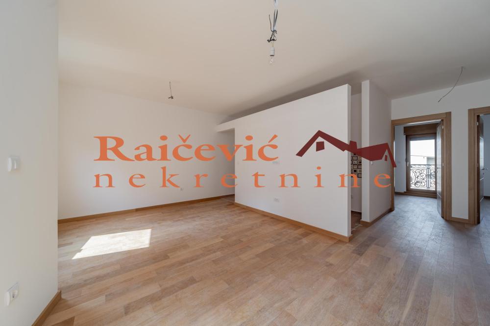 Slika 3 - Milisava Djurovica, Četvorosoban stan na prodaju, 82m2, 271.359€