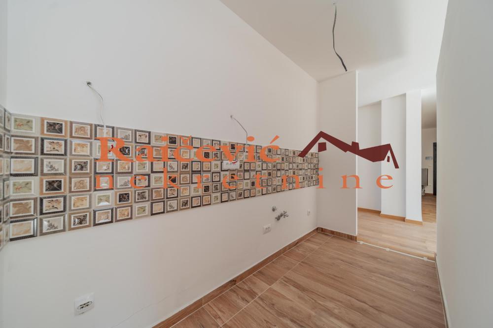 Slika 5 - Milisava Djurovica, Četvorosoban stan na prodaju, 82m2, 271.359€