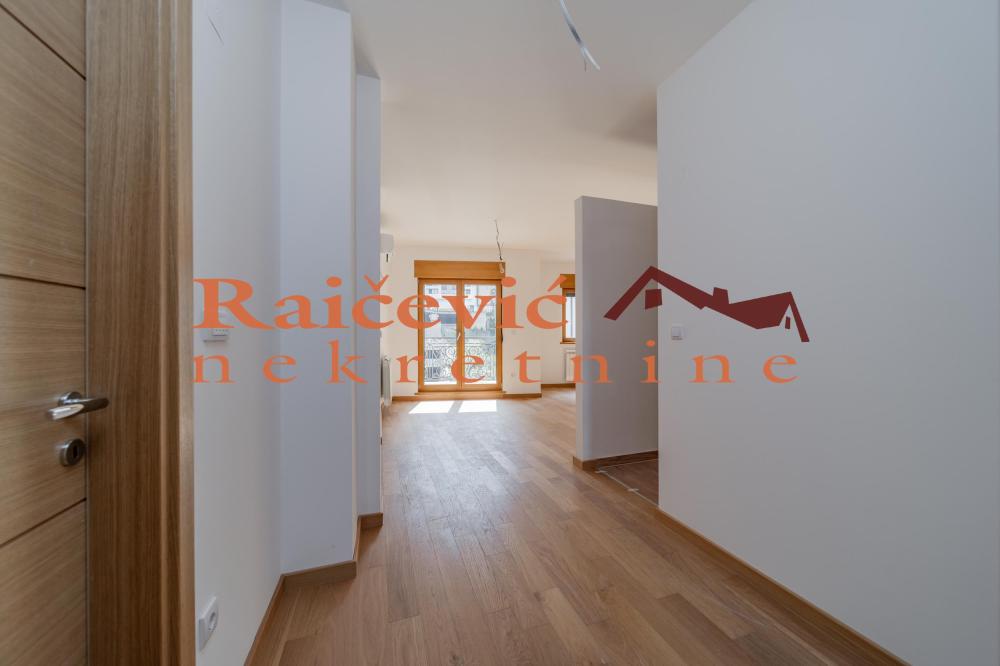 Slika 6 - Milisava Djurovica, Četvorosoban stan na prodaju, 82m2, 271.359€