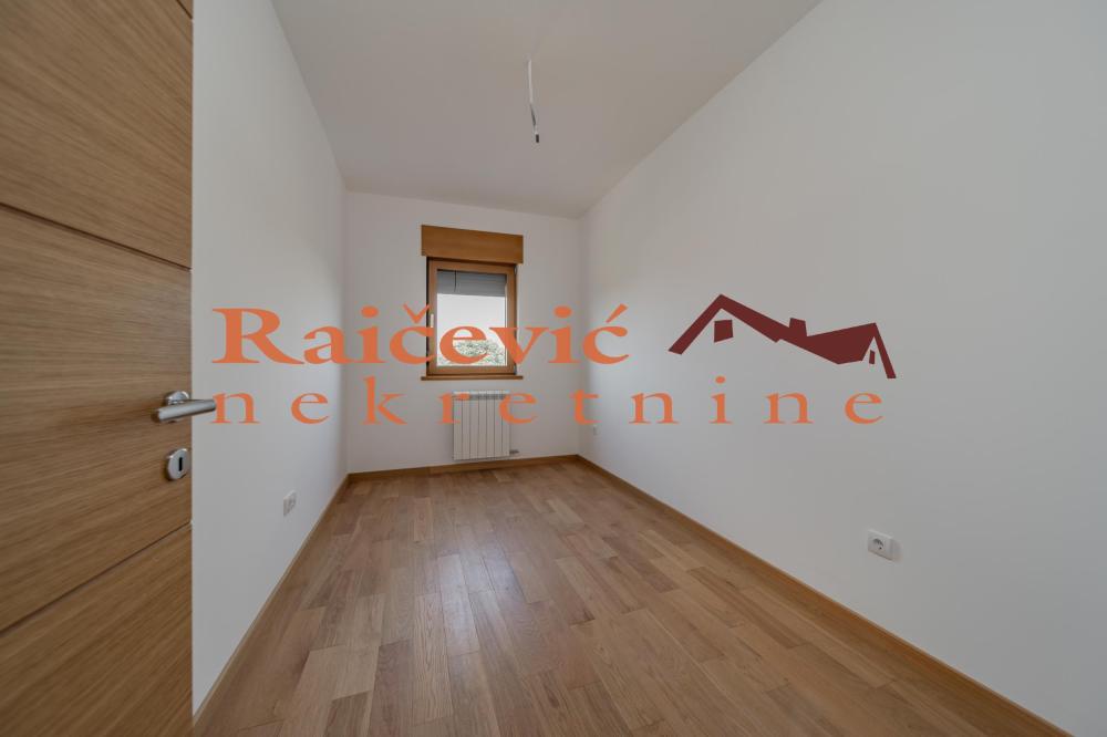 Slika 8 - Milisava Djurovica, Četvorosoban stan na prodaju, 82m2, 271.359€