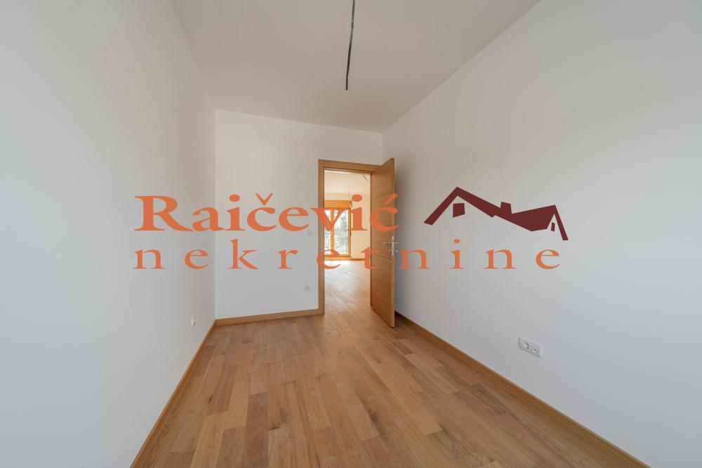 Slika 9 - Milisava Djurovica, Četvorosoban stan na prodaju, 82m2, 271.359€