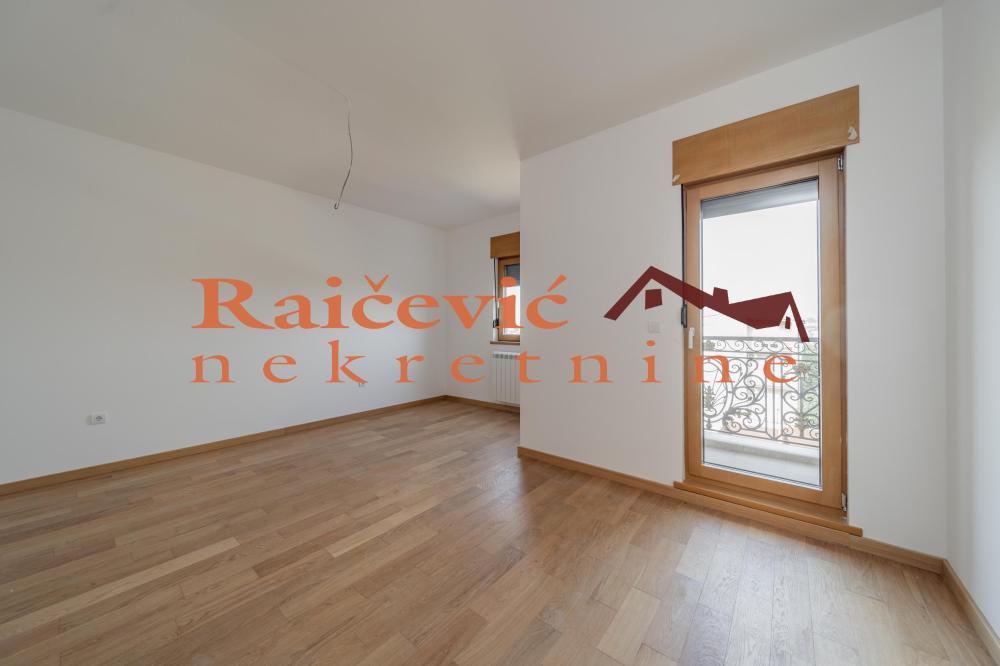 Slika 11 - Milisava Djurovica, Četvorosoban stan na prodaju, 82m2, 271.359€